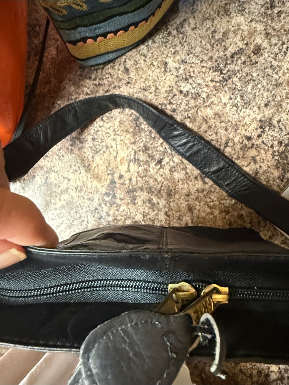 Classic Black Leather Crossbody Bag - Sleek Everyday Carry - Picture 11 of 12